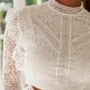 White Lace Mulheres Tops e Blusa Sexy Hollow Out Malha Crop Top Elegant Manga Longa Begroyery Blouse Tops ver através da blusa 210415