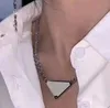 2021 Triangolo invertito collane di design da uomo gioielli di lusso da donna argento nero bianco ciondoli collana di fascia alta Italia design per uomo moda catena spessa