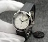 다이버 300m 42mm 자동 기계식 망 시계 시계 백색 다이얼 블랙 고무 스트랩 팔찌 회전식 베젤 투명 케이스 백 남자 손목 시계