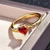 Wedding Rings Exquisite Red Heart-Shape Crystal Zircon Ring för kvinnor Charms Anniversary Smycken Elegant Ladies Party Tillbehör