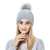 Gosebinhos 2021 Silk cetim alinhado tampas de inverno mulheres quentes de lã malha de lã beanie chapéus Faux Pom Pom Stretch Cachecol para meninas