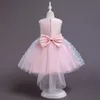 Großhandel Blumenmädchenkleider für Hochzeiten Partykleid Kleine Blume Flauschige Show Kinderkleidung E306 210610