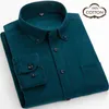 Camicia di velluto a coste da uomo oversize 6XL casual Solid Vintage Super Soft 100% cotone Primavera Autunno Tasca da lavoro Tasca esterna camicetta 210609