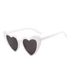 Mode kvinnor oval hjärta stil katt öga solglasögon enkel färg solid ram med hjärtan linser 11 färger grossist