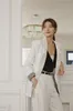 Biały żebrowany Blazer Jesień garnitur Kurtka Kobiety Dowołowe Płaszcz Koreański Ladies Designer Moda 210427