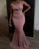 Pink Blush Arabic Aso Ebi Mermaid Sexig billig prom spetsapplikationer kristallpärlade aftonklänningar en axel formell fest andra mottagnings klänningar