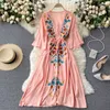 Kvinnor Mode Bohemian Broderi Flower V-Neck Flare Sleeve Hög midja Slim A-Line Klänning Elegant Kläder Vestidos R750 210527