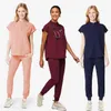 Yl006 Stil Frauen Scrub Tops + Hose Männer Medizinische Uniform Chirurgie Scrubs Hemd Kurzarm Pflege Pet Greys Anatomie Arzt Arbeitskleidung