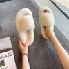 Luxe ontwerpers Vrouwen INS Pantoffels Dames wollen Dia's Winterbont Pluizige Harige letters Sandalen Warm Comfortabel Fuzzy Girl Flip Flop Slipper