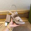 2021 Visa sommar lyxkvinnor Sandaler Mode Läder Designer Bröllopsklänning Bankett Sexig Tjock Bottom Brev Super High Heels 8.5cm Färg Matchning Box