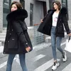 ファッションの冬のロングジャケットの女性の厚い暖かいプラスサイズのコート女性フード付き大きな毛皮襟ブラックパーカームザー雪着210525