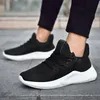 Chaussures de course de mode tendance appropriée pour femmes hommes Tripe noir blanc planche à roulettes plate-forme mousse hommes formateurs scarpe Zapatos Chaussures Sport en gros 39-46