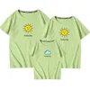 Sommarfamiljen ser matchande outfits T-shirt Kläder Mamma Fader Son Dotter Kids Cartoon Printing Sun Cloud 210429