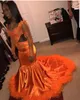 Prom Kleider Orange Mermaid Afrikaner V-Ausschnitt Langarm Spitze Applique Abendkleid Frauen Sexy Party Kleider mit Feder