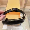 Halbmond Schulter Tasche Brief Unterarm Taschen Beutel Frauen Kupplung Leder Geldbörse Unten Buchstaben Dekor Sling Pack Tote Weibliche Brieftaschen