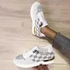 Neue Frauen Lace Up Sneaker Casual Atmungsaktive Mischfarbe Mesh Tuch Plattform Sportschuhe Herbst Mode Rennen Gehen Turnschuhe Y0907