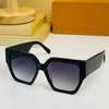 Mens Zonnebril voor Dames Z1565W Classic Square Frame Exquisite Afdrukken Tempels Eenvoudige en populaire stijl Topkwaliteit Outdoor UV400 Beschermende Brillen