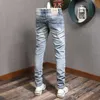 Style coréen mode hommes jean bleu clair patchs de broderie déchiré Denim pantalon Streetwear élastique coton mince pantalon de créateur
