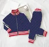 Barnuppsättningar Letter Print Boys Girls Jacket Coat Byxor Tracksuits Långärmad Barnkläder Sport Hoodie Suit Baby Boy Shirts