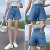 Sommar vintage blå kvinnors denim shorts mitten midja jeans chic beach kvinnliga bredben byxor fickor 210428