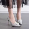 Летние сандалии Женщины дизайнер Мода заостренные высокие каблуки роскошный горный хрусталь тонкий каблук сандалии свадебные ботинки красный 220312