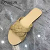 Suojialun 2021 Kvinnor Slipper Brand Weave Slip On Slides Flat Heel Casual Outdoor Beach Flip Flop Ladies Open Toe Sandal Skor C0330