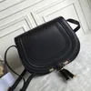 고품질 디자이너 가방 여자 하프 라운드 안장 가방 패션 여자 Crossbody 가방 정품 가죽 메신저 핸드백 호보 소프트 플랩 단일 솔리드 핸드백 블랙