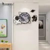 Petit astronaute silencieux Quartz acrylique décoratif horloge murale Design moderne salon décoration de la maison montre murale Stickers muraux 210724