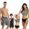 Família Olhar Swimsuit Mamãe e filha Verão Leopardo Impressão Bikini Set Filho Filho Pants Calças De Swimwear 210521