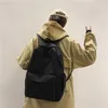 10代のバックパックのための新しいソリッドカラーファッションスクールバッグ男性リュックサックMochila K726