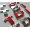 クロム赤文字T D i TDI修正エンブレムバッジステッカーバッジゴルフポロマガタンパサートシロッコ