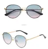 Verão mulher moda ao ar livre óculos de sol de metal óculos de sol redondo dirigir sunglass senhora pérola óculos de praia protetor de praia lente claro sunglasse