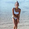 女性の水着縞模様のビキニセットワンショルダー包帯プッシュアップ水着レアルPO 210621