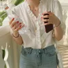 Bawełna V-Neck Hollow White Bluzka Moda Koreański Lato Krótkie Rękawy Wzburzyć Szwy Kobiety Topy Casual Słodka Koszula 14273 210528