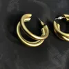 Orecchini irregolari di metallo cavo opaco multistrato tipo C che ripristinano i modi antichi degli orecchini a bottone con orecchini a cerchio