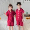 Dobra Jakość Odzież dziecięca Homewear Summer Piżamy Zestaw Krótki Rękaw Dziecięcy Dorywczo Jedwabni Dziewczyny Piesweear Satin Boy Pijama Suit 210908
