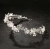 Kraliyet Düğün Gelin Beyaz Seramik Çiçek Kafa Boncuk Hairband Gümüş Taç Tiara Prenses Kore Saç Aksesuarları Takı Çiçek Taçlar Tiaras Başlığı Hediye