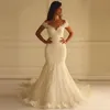 Anmutiges Meerjungfrau-Hochzeitskleid, schulterfrei, tiefer V-Ausschnitt, Spitze, appliziert, klassische Brautkleider nach Maß