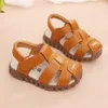 Cozulma verão bebê sapatos crianças sandálias de praia para meninos fundo de couro macio não-deslizamento fechado sapatos de segurança