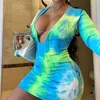 Dames Sexy Tie-Dye Gedrukt Mini Jurk Uitgeschakeld Mouwen Diepe V-hals Bodycon Streetwear Lente Herfst Kleding Party Clubwear 210517