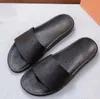 27W Najnowsze wysokiej jakości letnie mężczyźni design kobiety klapki klapki śluzowe skórzane slajdy sandały sandały damskie buty zwykłe