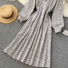 Kvinnor Vintage Plaid Klänning Höst Koreansk Puff Sleeve V Nacke A-Line Klänningar Casual Fashion Streetwear Midi Long Dress 210419