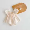 Estate Neonate Body Beige Maniche corte a sbuffo Colletto quadrato Tuta nata Vestiti Stile carino E1082 210610