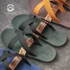 Maden 着用ラテックススリッパ黒ソフトフリップフロップ X ストライプカジュアル夏男性 Chaussures スライドサンダル