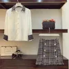 Högkvalitativa eleganta kvinnor 2 stycken Tweed Tassels Chiffon Shirt Top + Dubbelbröst Woolen Pencil Mini Skirt Suit 211106