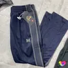 Pantaloni da uomo Marrone AWGE Needles Uomo Donna 1: 1 Pantaloni a righe ricamate a farfalla bianca di alta qualità