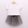Sommar mode stil tjejer Kläder uppsättningar Skriv ut T-shirt + Mesh Kjolar 2PCS Suit for Children 3-7Y 210515