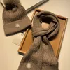 sciarpa gotica da donna sciarpa in cashmere cappello per gli amanti della moda invernale con palla di pelliccia di volpe abito classico da uomo e da donna designer per stare al caldo essenziale