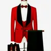 Märke Groomsmen Röd och svart brudgum Tuxedos Sjal Satin Lapel Män Passar Bröllopsman (Jacka + Väst + Byxor + Tie) Z160 Mäns Blazers