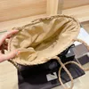 Bolsa de paja Totes Vacaciones HangBags Vintage Exquisite CM Travel 20 * 25 Cesta de envasado para la caja plegable Tamaño CXVWT